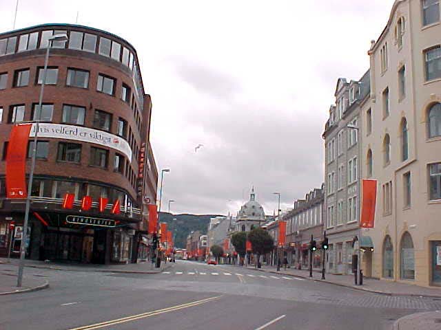 I arrived in Trondheim, sunday morning... Empty streets...