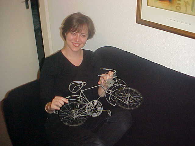 Jeanne with her letmestayforaday-gift that I was allowed to take with me on the plane. Brian in Durban gave me this original African art bike to pass on!