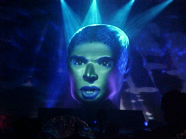 And a virtual Head on stage (with a talking face projected on it, very smart idea!) was the host of the night. 