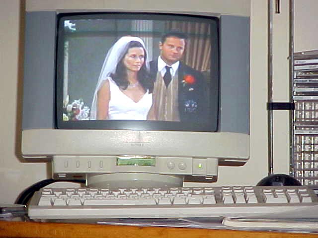 And before we headed to bed, we enjoyed the latest serie of the Amercian tv-show FRIENDS on Pablos computer! Straight from the US and never broadcasted in Europe before! I love Friends!
