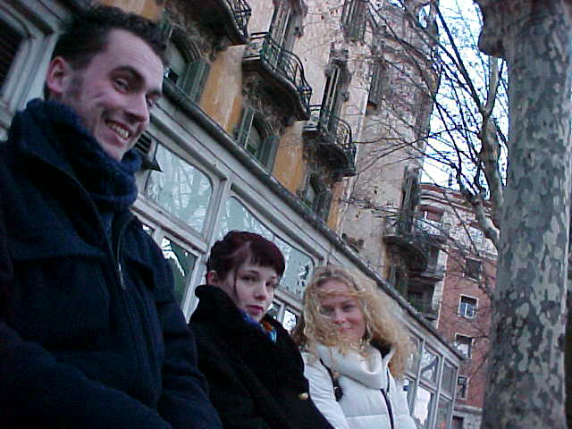 Later the day (for our feelings the next day): Munk, Mirjam and Irena on a bench at the busstop towards Mountain Tibidabo.