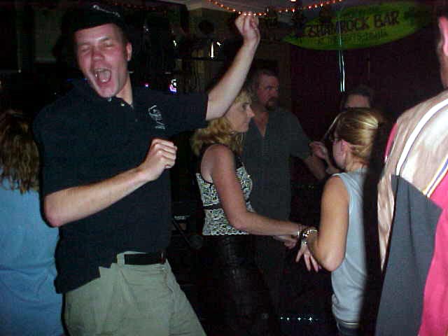 Dancing on the dancefloor - Ramon goes groovy!!!