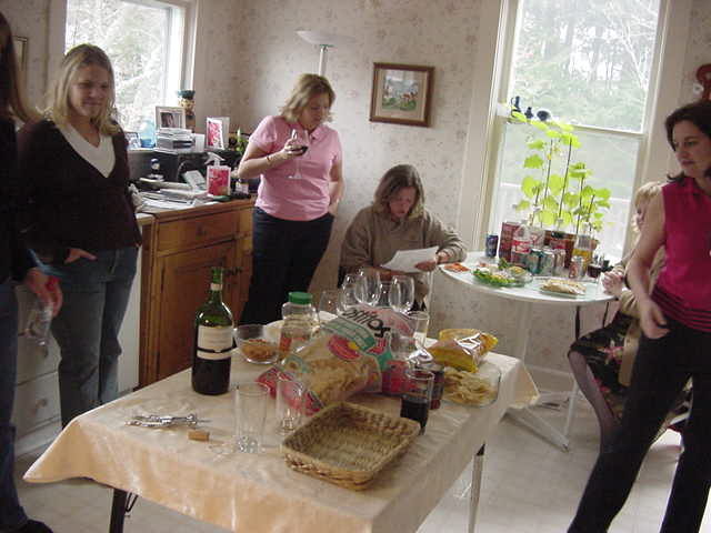 And then, in the end of the afternoon, the rooms in the house filled up with guests. Mostly colleagues of Kristi and the neighbours.