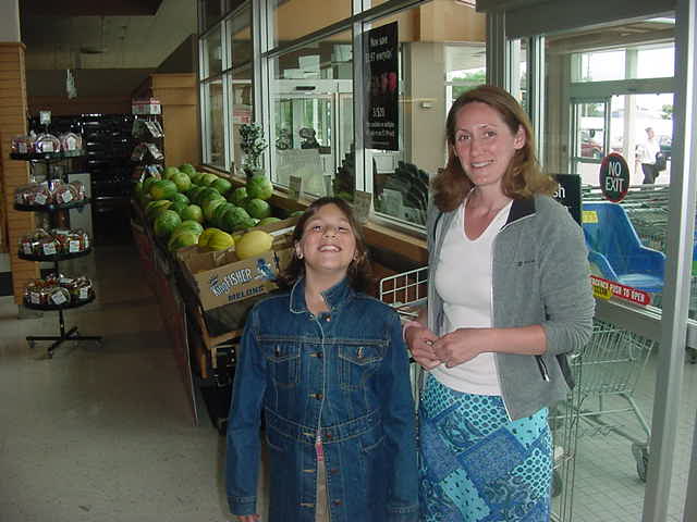 My hostess Beth Major picked me up with her daughter Amyna and took me along for some grocery shopping.