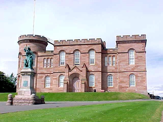 Looking like a picture itself, Inverness Castle up close...