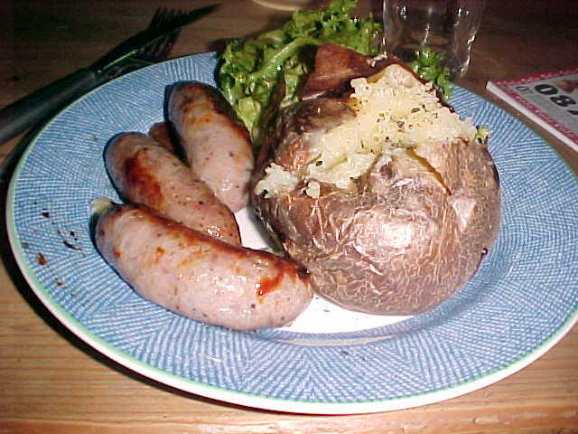 And the dinner during the movie, on the lap, with the potatoe, sausages and salade was good... 